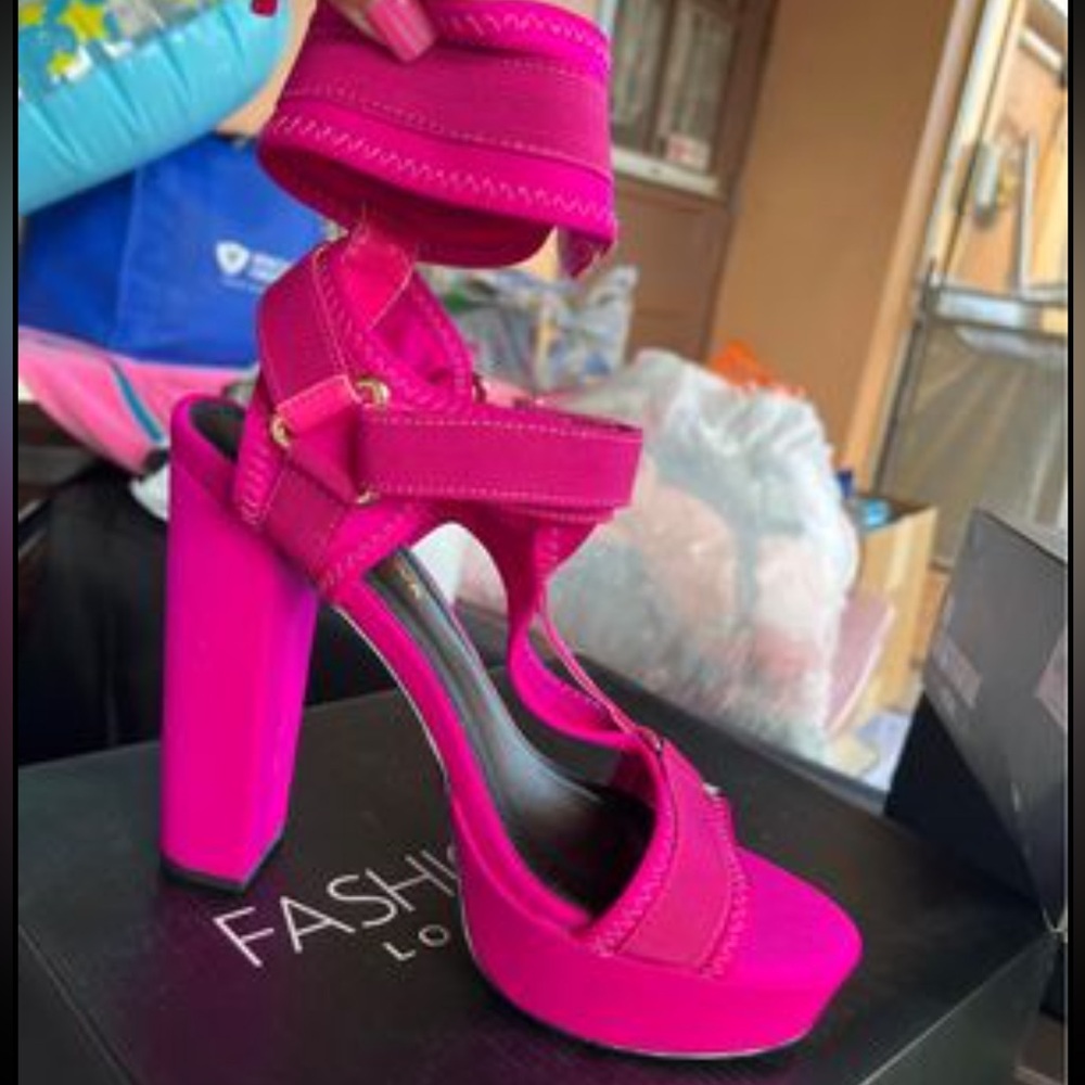 Fashion Nova - Magenta Pink - Heels with box - Size 8.5